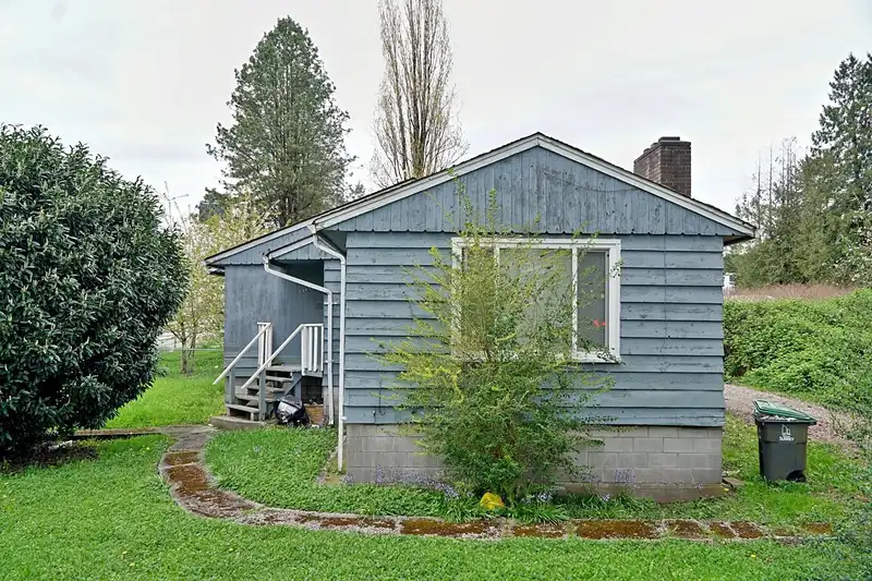 13691 100 AVENUE - photo 1 of 4
