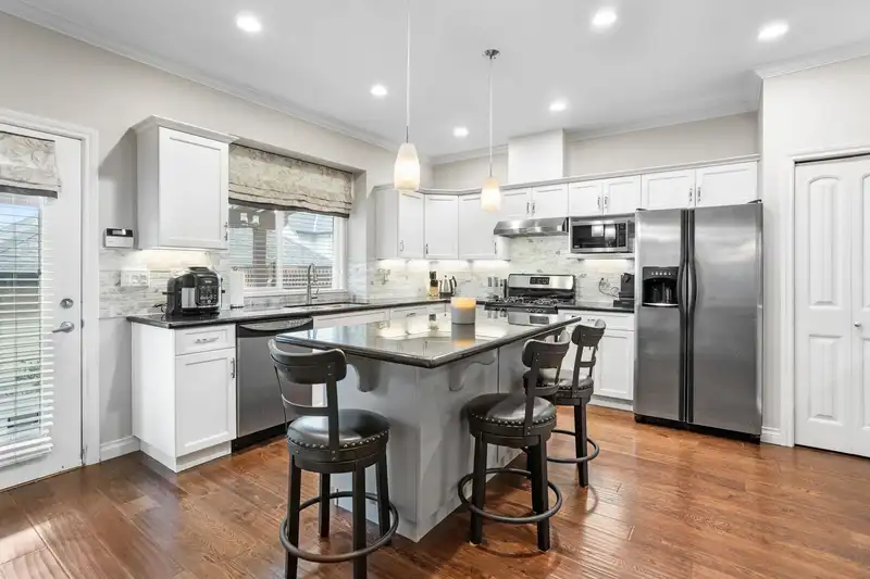 7015 179A STREET - photo 1 of 40