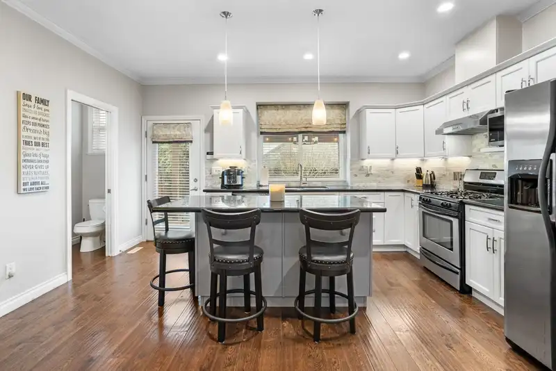 7015 179A STREET - photo 2 of 40