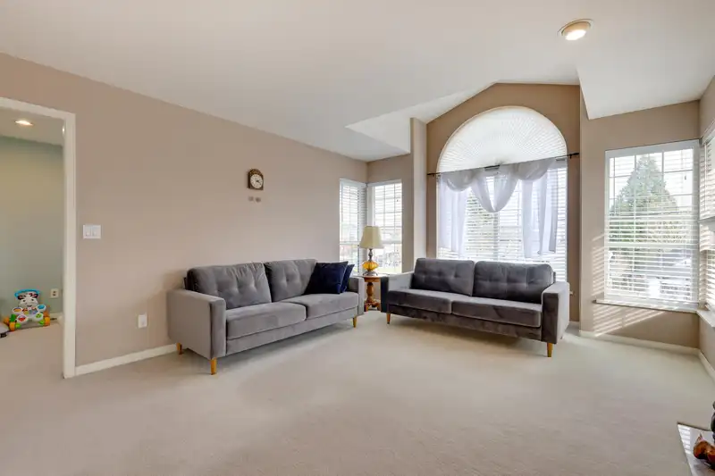 6103 190 STREET - photo 3 of 30