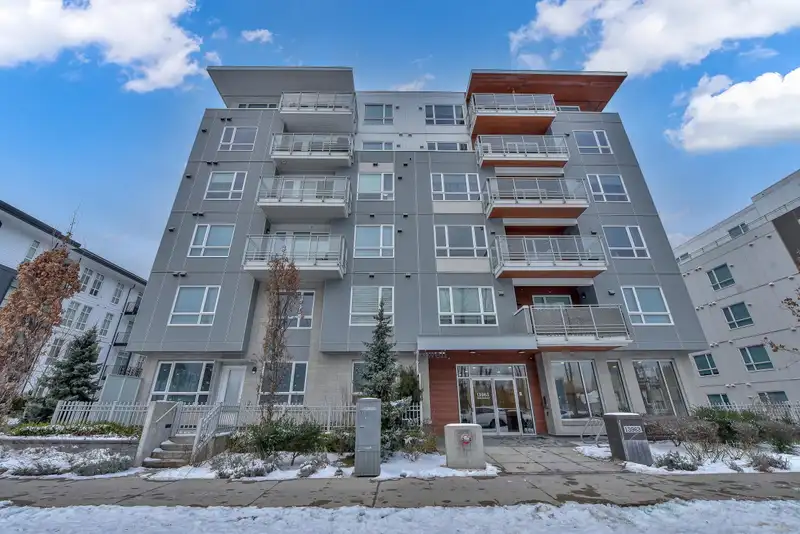 216 13963 105 BOULEVARD - photo 1 of 40