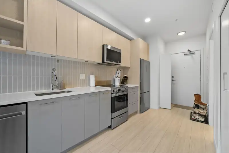 10777 138 STREET - photo 3 of 24