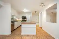 208 9668 148 STREET - thumbnail 3