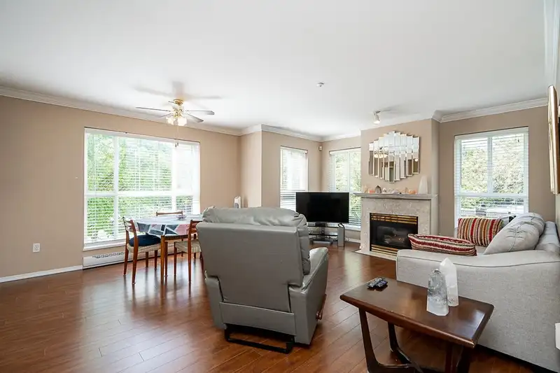 203 15885 84 AVENUE - photo 1 of 38