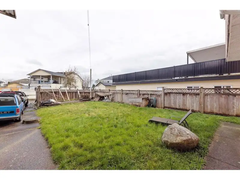 8874 132 STREET - photo 2 of 4