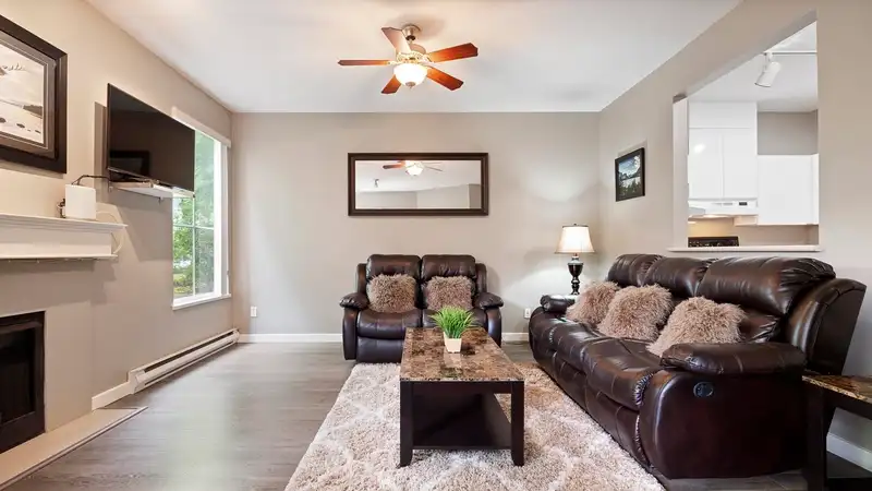 105 14998 101A AVENUE - photo 4 of 40
