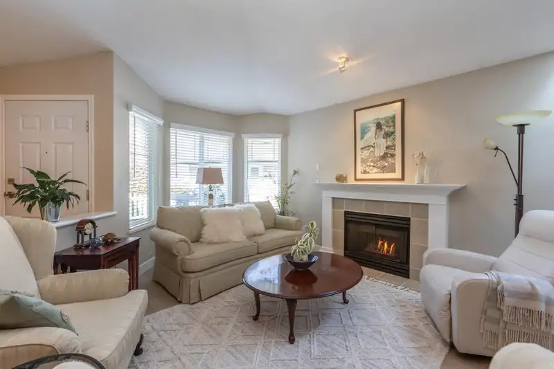 54 6488 168 STREET - photo 4 of 37