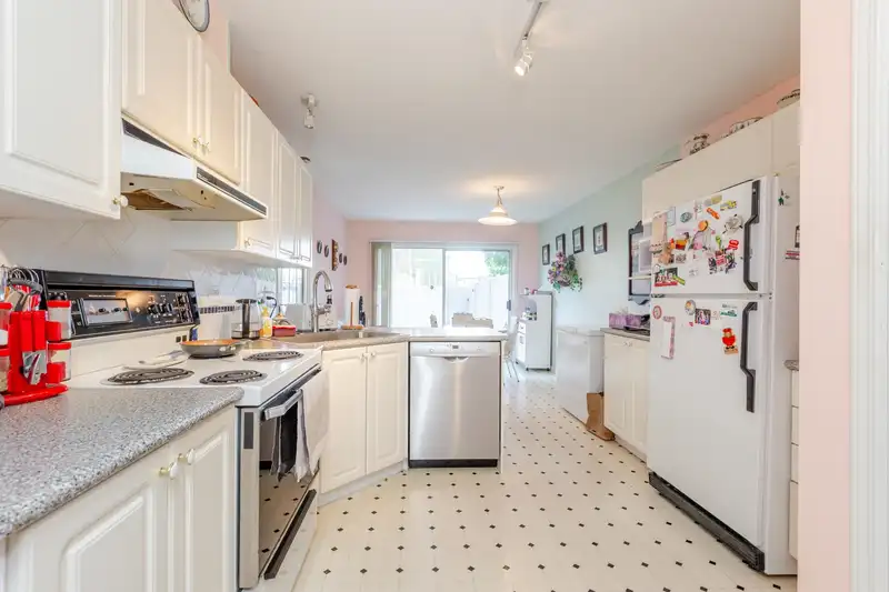 7 7250 122ND STREET - photo 4 of 36