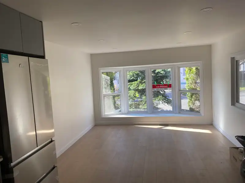 89 8220 KING GEORGE BOULEVARD - photo 2 of 10
