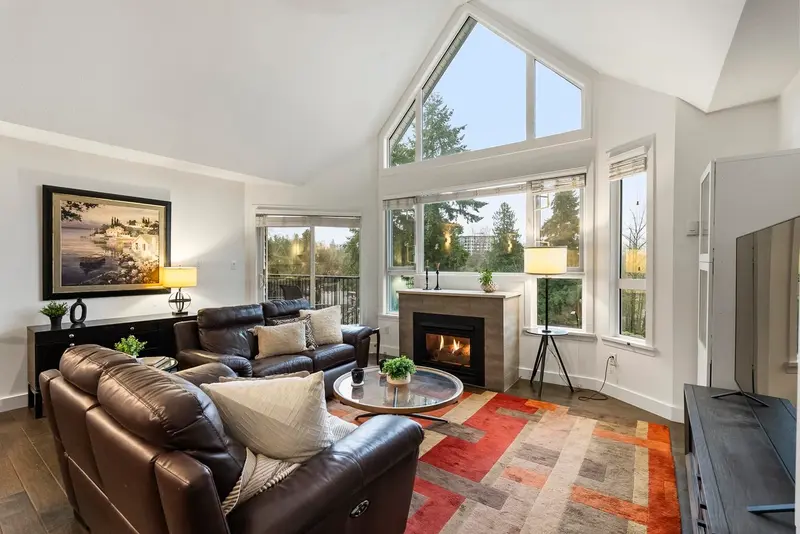 412 11595 FRASER STREET - photo 2 of 25