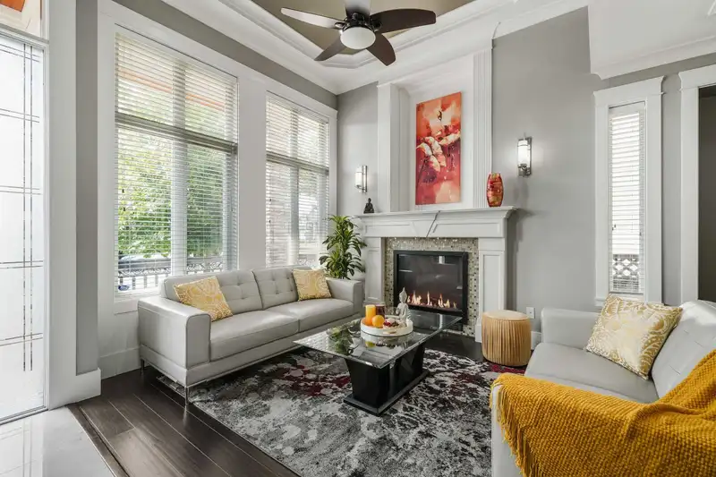 15913 92 AVENUE - photo 1 of 40