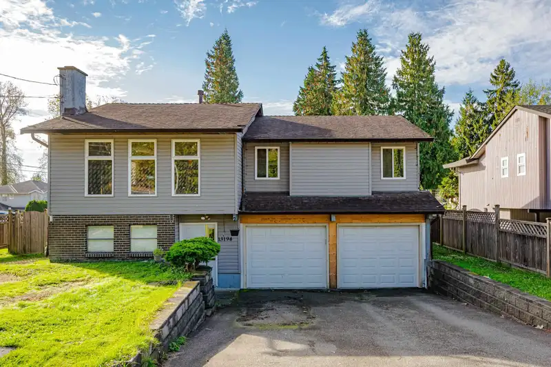 13194 98A AVENUE - photo 1 of 37