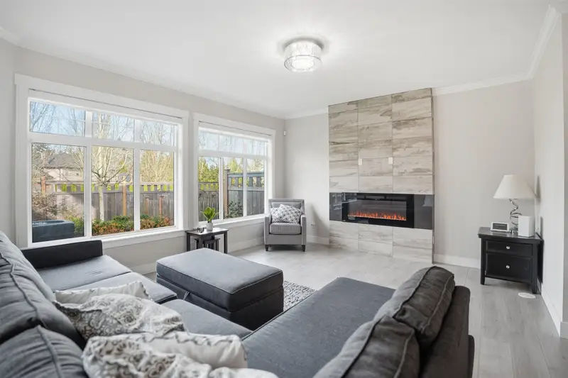 58 17033 FRASER HIGHWAY - photo 4 of 25