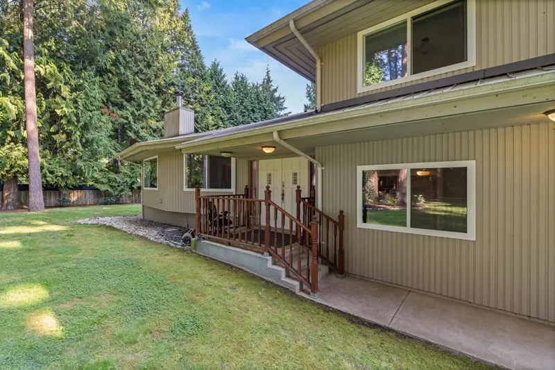 13514 20 AVENUE - photo 1 of 25