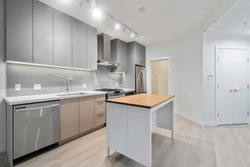 114 603 REGAN AVENUE - photo 1 of 24