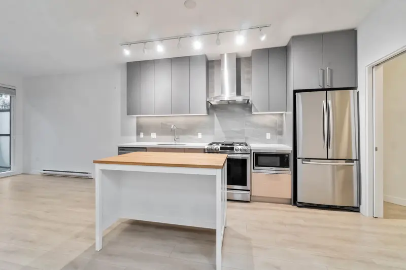 114 603 REGAN AVENUE - photo 2 of 24