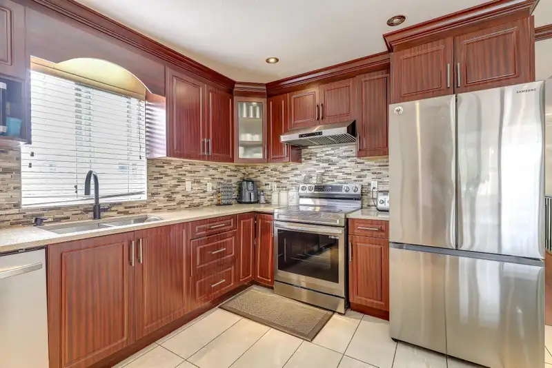 14115 88TH AVENUE - photo 4 of 40