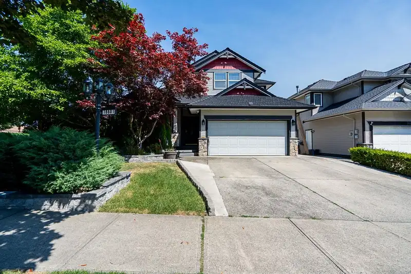 16601 61 AVENUE - photo 2 of 40