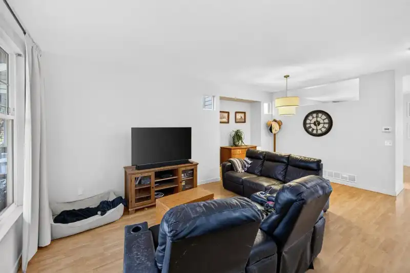 6718 185 STREET - photo 2 of 25