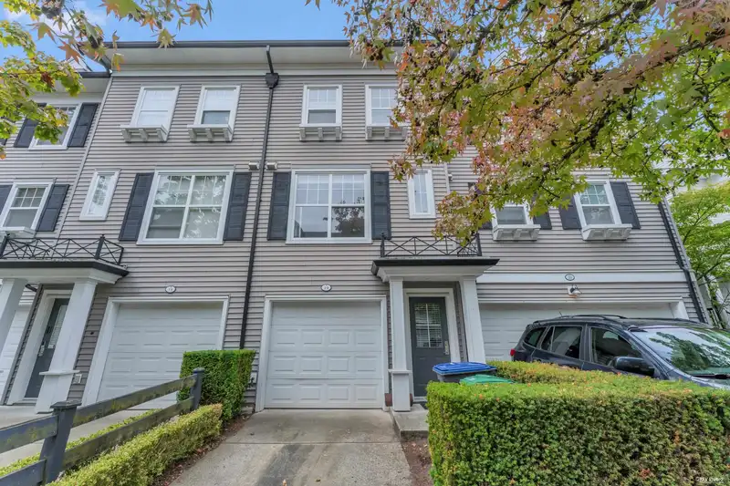 19 15075 60 AVENUE - photo 2 of 25