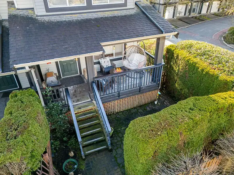 55 19448 68 AVENUE - photo 1 of 40