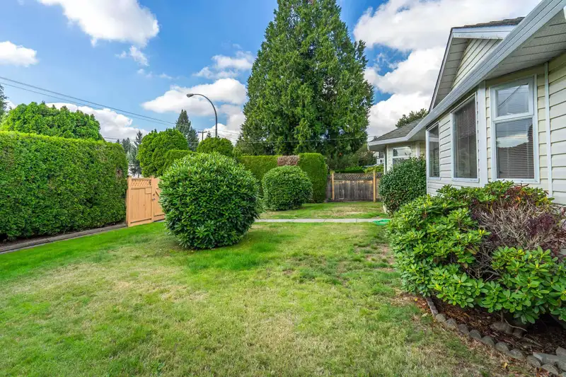 14895 96 AVENUE - photo 3 of 39