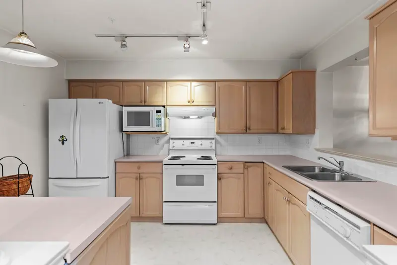 208 2575 WARE STREET - photo 2 of 25