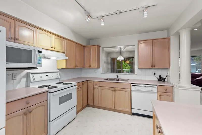 208 2575 WARE STREET - photo 3 of 25