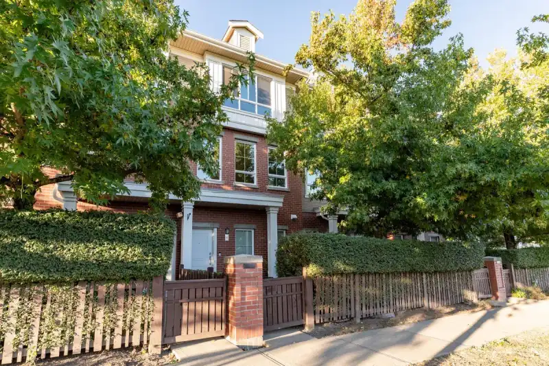 4 19505 68A AVENUE - photo 1 of 40