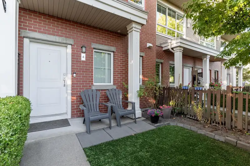4 19505 68A AVENUE - photo 2 of 40
