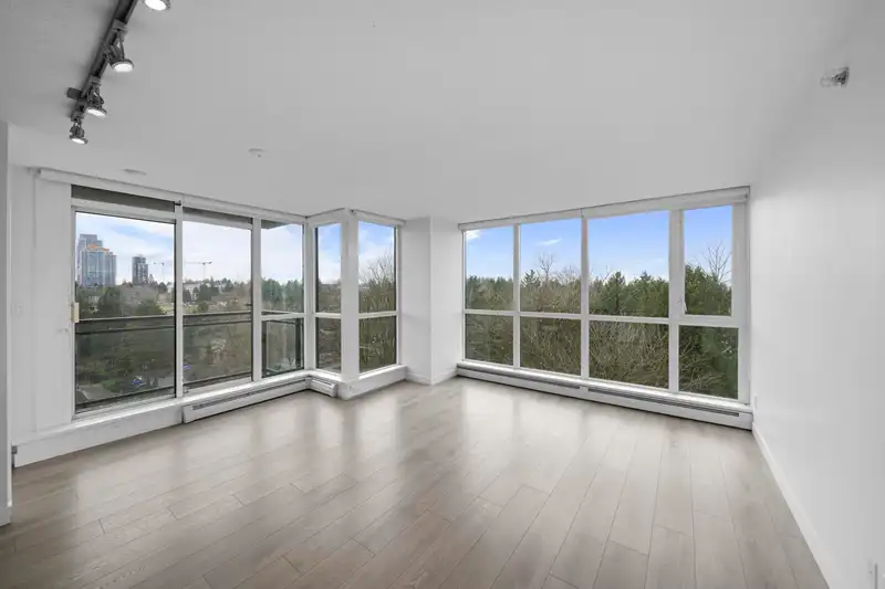 908 13380 108 AVENUE - photo 2 of 33