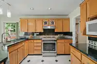 6041 186 STREET - thumbnail 10