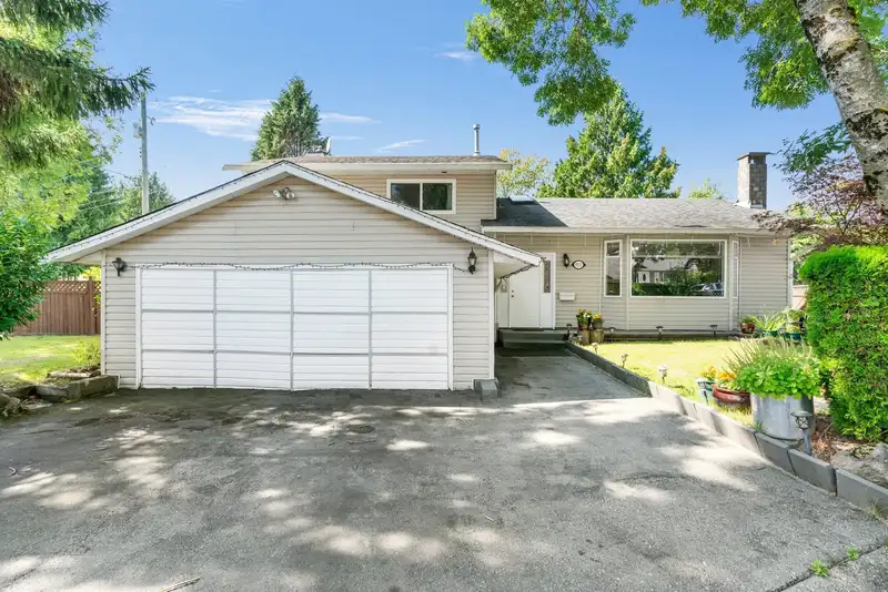 9211 132A STREET - photo 2 of 31