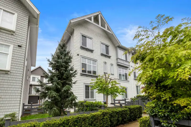 49 8168 136A STREET - photo 1 of 34