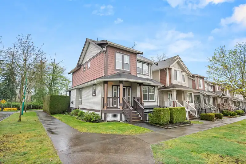 18990 67A AVENUE - photo 2 of 40