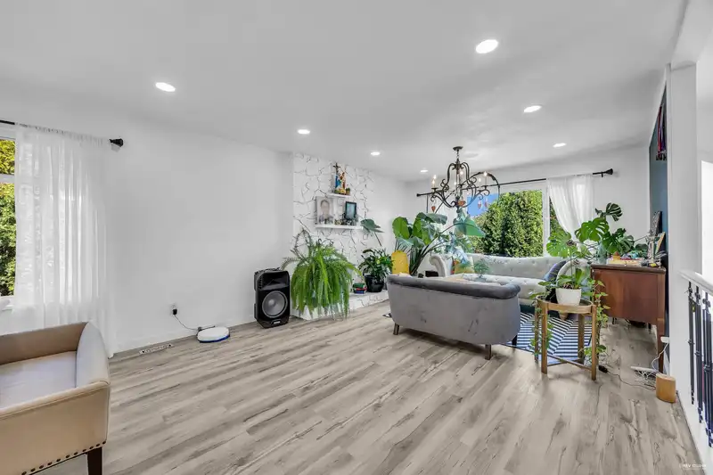 9839 149 STREET - photo 3 of 38