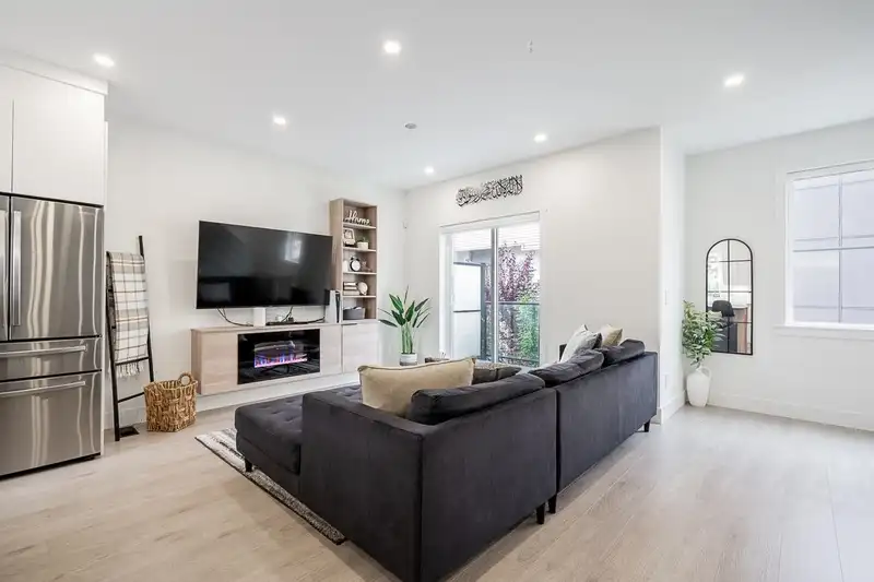 27 6138 128 STREET - photo 4 of 24