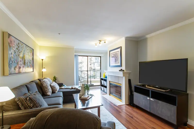 306 2357 WHYTE AVENUE - photo 2 of 25