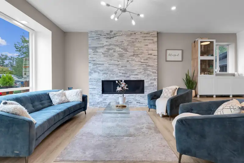 8037 164A STREET - photo 2 of 32