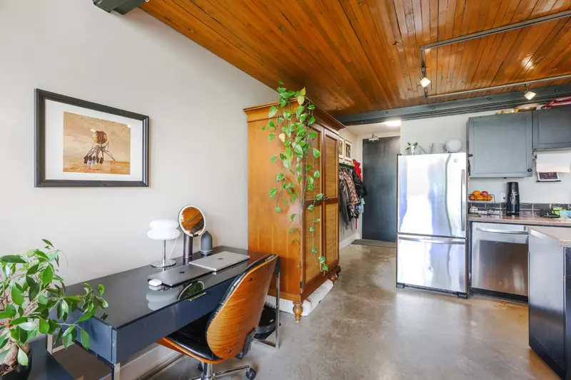 203 1850 LORNE STREET - photo 4 of 21