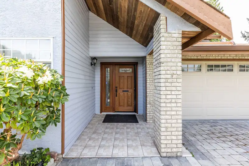 13311 65A AVENUE - photo 4 of 40