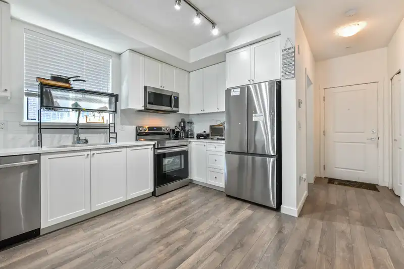 306 15848 FRASER HIGHWAY - photo 3 of 17