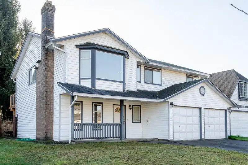 15688 93 AVENUE - photo 3 of 40