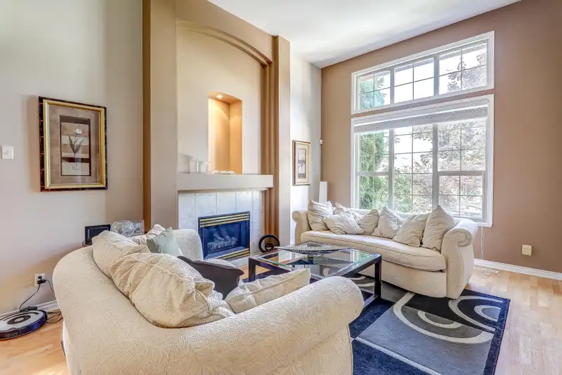 16932 60A AVENUE - photo 4 of 40