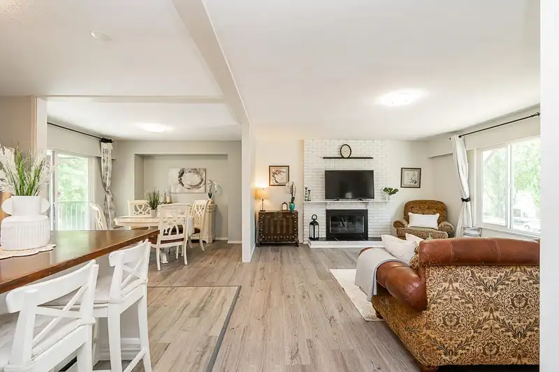 6250 171 STREET - photo 2 of 32