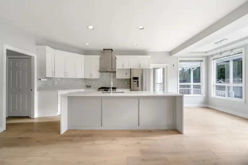 8425 170 STREET - photo 3 of 26