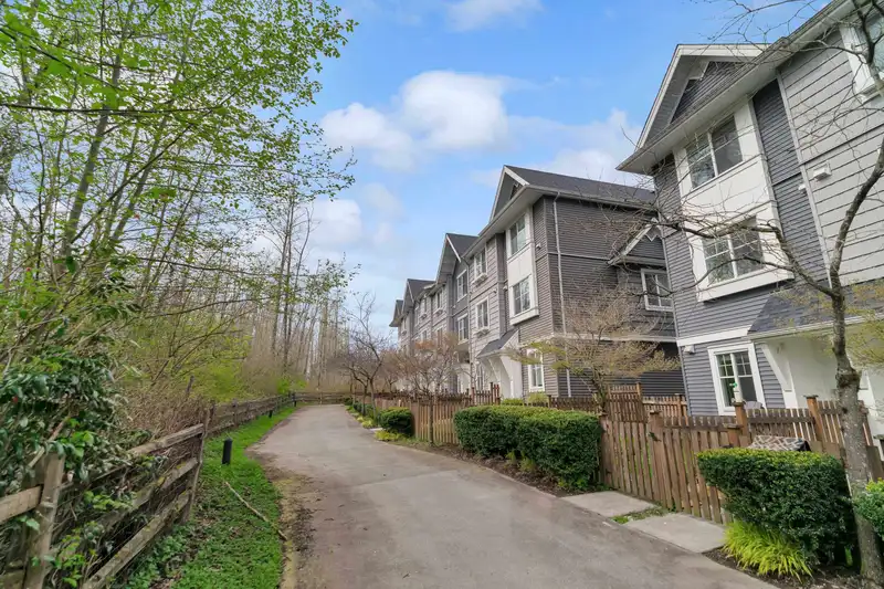 20 19128 65 AVENUE - photo 4 of 31