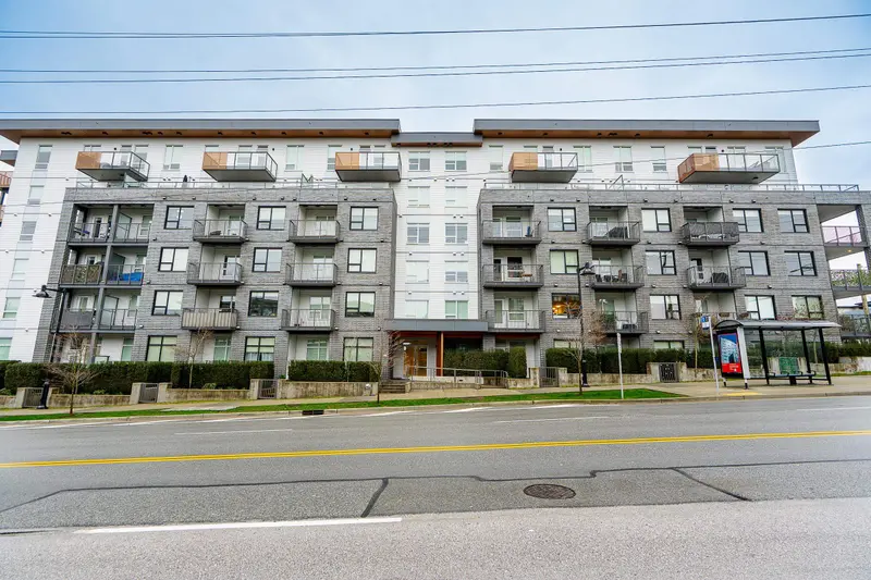 304 645 COMO LAKE AVENUE - photo 2 of 25