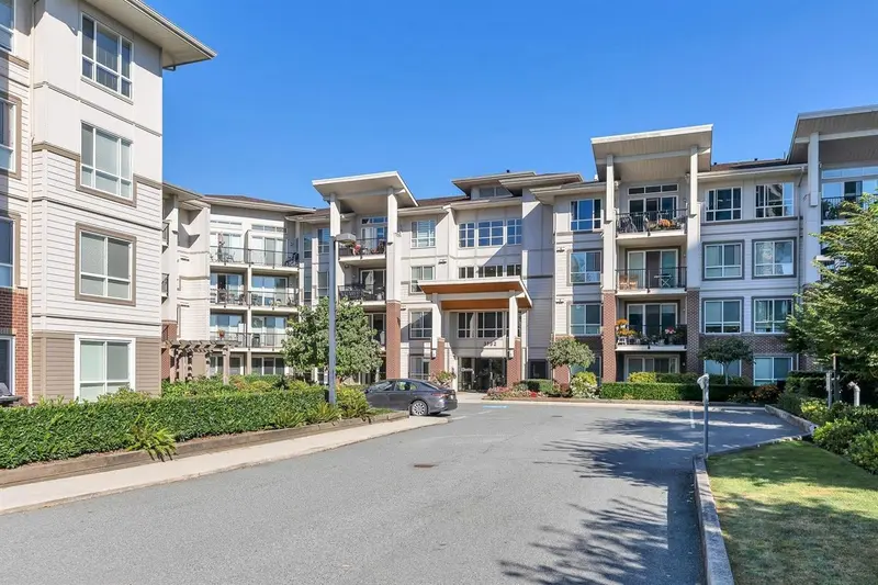 316 3192 GLADWIN ROAD - photo 4 of 19