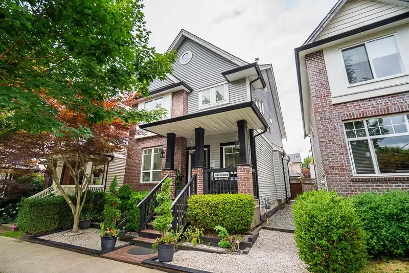 6781 193A STREET - photo 2 of 32
